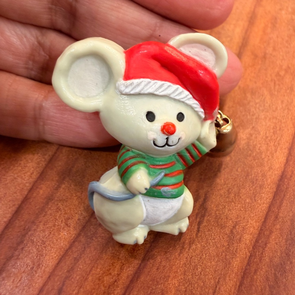 Christmas Mouse Santa Hat w Bell HMK CDS Vintage Resin Silver Pin Brooch